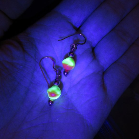Uranium glass bead earrings - Picture 1 of 16